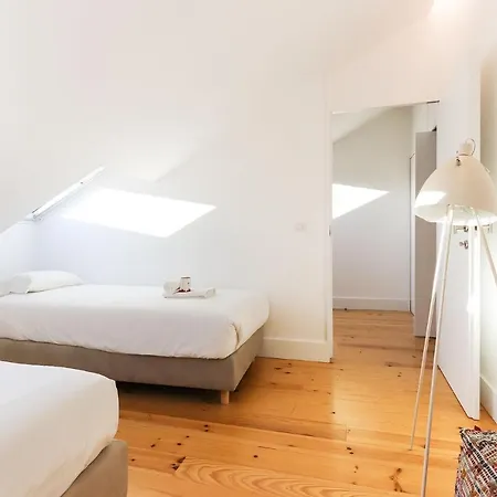Marques De Pombal Duplex With Terrace By Homing Lisboa